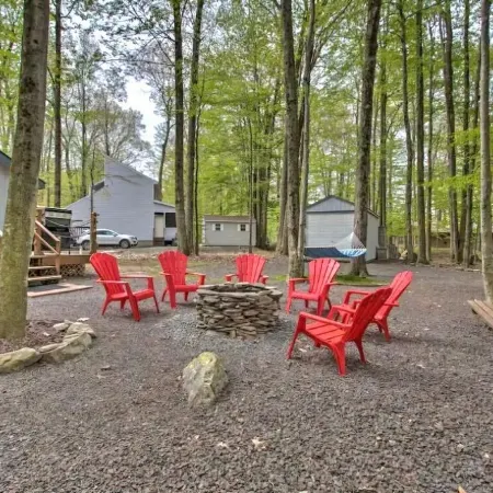 Steps2Lake, BonusLoft, 2 Full Baths, 7Beds, Pool Table, 2 Kayaks, 2 Arcade Games