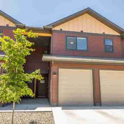 Brand New Townhome - 10 Minutes from Downtown Hotel Exterior