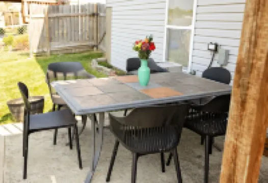 4 Bed, 2.5 Bath, 3 KING BEDS on a Private Lake with Dock!  Family Friendly Hotels in Crittenden