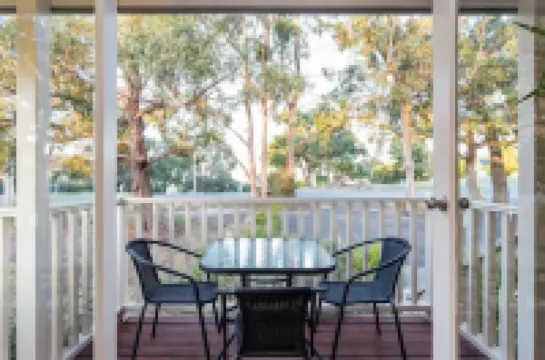 Time to wind down, hear the birds, the Sea. New EV Charger.Double Spa Bath.