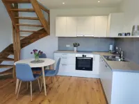 Beautiful apartment with balcony just a few minutes' walk from the lake - ห้องครัว