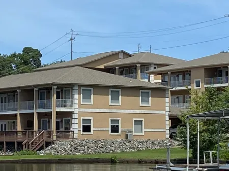 Relaxing Lake View Condo