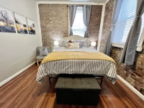 Tower Grove Pet Friendly 1 Bedroom - 4 mi to SLU & Barnes - Shared Laundry