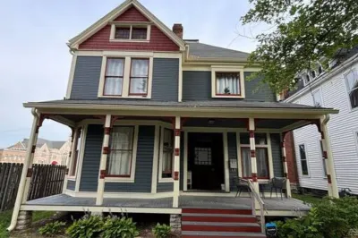 Eighty Three-Historic Downtown Hotels near Walmart Supercenter