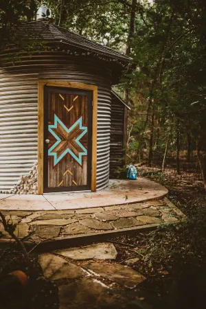 The Green Egg - Vintage RV Glamping