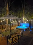 Fully renovated private & cozy 3 bdr cottage with hot tub close to Warren Dunes