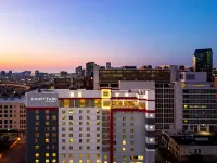 Courtyard Dallas Downtown/Reunion District Hotel berhampiran Menara Reunion