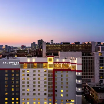Courtyard Dallas Downtown/Reunion District Отели рядом с достопримечательностью «Аквариум Даллас Уорлд»