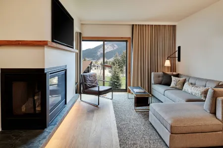 The Cloudveil, Autograph Collection