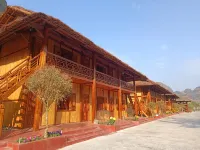 Mộc Châu Island Mountain Park & Resort Các khách sạn gần Thung Lung Mu Náu