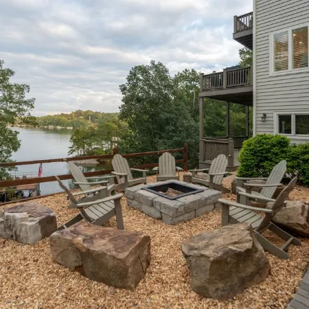 Massive Lakehouse - Infinity Pool, Hot Tubs, Dock, Firepit