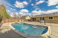 Yuba City Front Unit 5 beds 1 bath with Shared Pool, Laundry, Backyard - 홈스테이