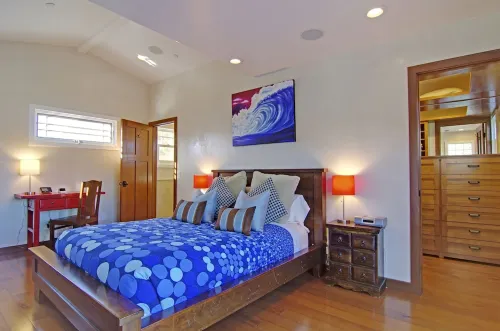 Relax in your Private Retreat - Hot Tub, One Block from Beach & Town! Lic0085