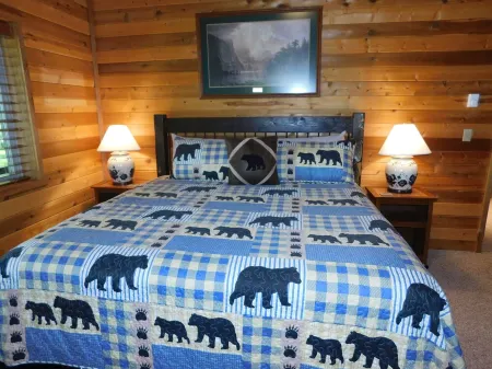 Henry's Lakefront Cabin - 20 miles from YNP - Sleeps 10 with 3 baths