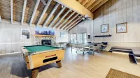 Deluxe remodeled 2 Bedrooms, Loft, 3 Bathrooms Condo close to Eagle