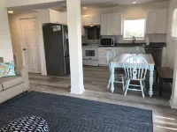 Newly remodeled &100 steps to the beach access.  Very clean and close to beach.