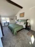The Tumalo Guest House - Centrally located for all Central Oregon Activities! Hotels near Staples