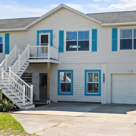 King Suite, Hot Tub, Pool, BBQ Grill, Bikes, Patio, EV Charger, 600 ft 2 Beach!
