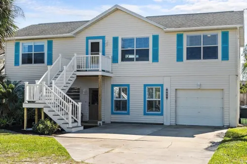 King Suite, Hot Tub, Pool, BBQ Grill, Bikes, Patio, EV Charger, 600 ft 2 Beach!