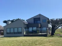 Large Luxurious Coastal Home!! Hot tub, Pet friendly, & Beautiful Coastal views
