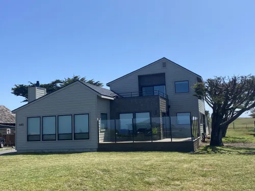 Elegant Coastal Retreat with Ocean Views, Hot Tub & Dog Friendly - Wifi