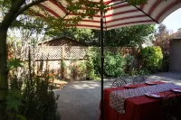 Family Retreat & Workspace! Near 30+ vineyards and Plaza! Parking. WiFi.