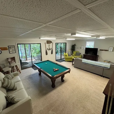 LAKEFRONT HARTWELL! Good dogs welcome! Covered dock, fire pit, kayaks!