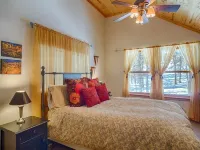 Great house two miles to the ski lift and closer yet to the golf course.