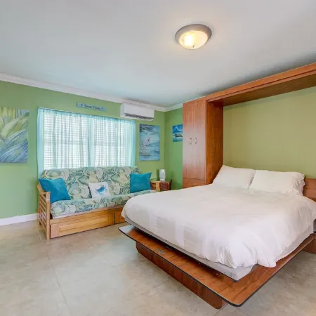 BEACHFRONT COMPLEX! STEPS FROM THE OCEAN! HEATED POOL FULL KITCHEN FREE PARKING