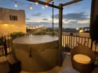 NEW WATER VIEW FAMILY Villa AC Deck HOT TUB GRILL FIRE PIT onsite free parking!!