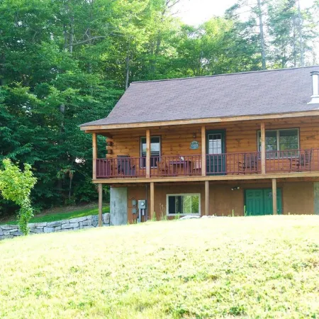 Log Cabin in the White Mountains Отели в г. Горам