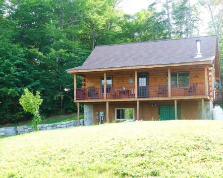 Log Cabin in the White Mountains Hotels in Gorham