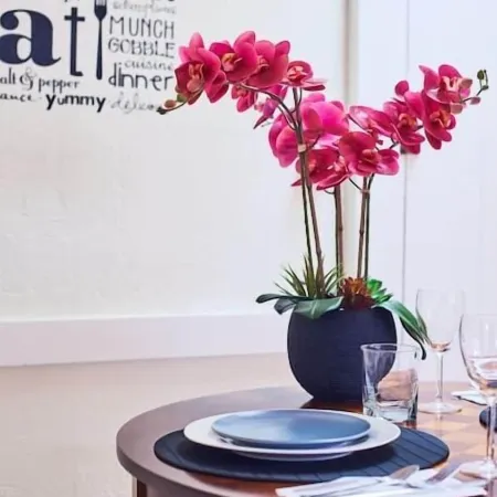 Waterfront Boutique Bungalow 1-Walk to Ferry to San Francisco, Free WIFI Parking