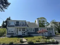Beautiful House in Hyannis Harbor! Perfect Location & Beach Pass!