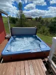 Studio with quiet, bucolic, country setting w/hiking trails, pond, and hot tub.