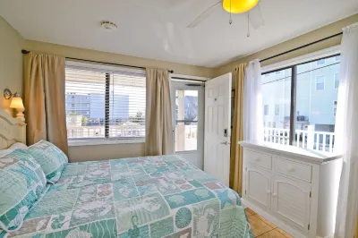 Couples Retreat w/ Partial Ocean View; Pet Friendly w. pool