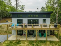 Spirit of the River, Direct River Access, Fire Pit, Fish, Swim, Grill, WiFi! Hotels near Spruce Pine Campground