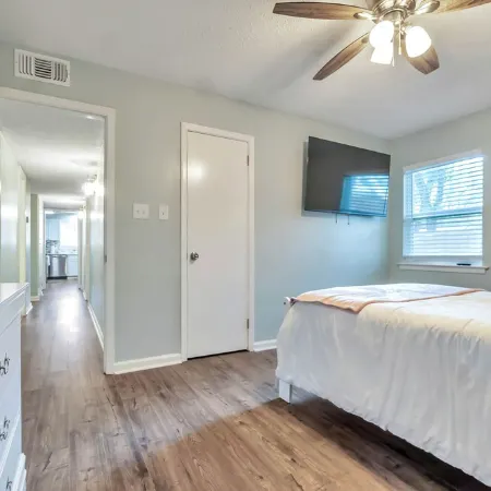 NEW 3BR w/ En-suite & Full Kitchen - Close to DT
