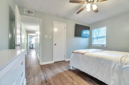 NEW 3BR w/ En-suite & Full Kitchen - Close to DT - 4つ星