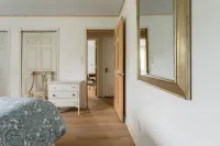 Entire House in Southampton Village, Pool, 2 Fireplaces, Walk Everywhere, Pets!