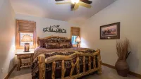 Former Model Home on the Big Thompson River, AC, 1mi to EP & 2mi to RMNP/fishing