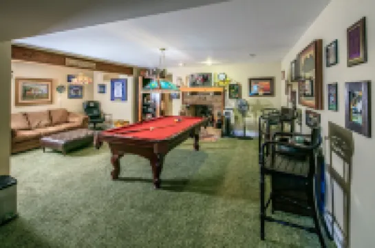 Private Mountain Getaway with Amazing Views, Location, & Space