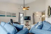 Renovated, Cozy 2Bd 2Ba, Steps from Private Beach & Pool!