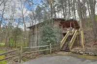 Bear Hugs #23 - Charming & Clean Log Cabin!