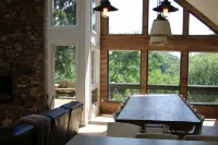 Luxurious Ski in-Ski Out Mnt. Creek/Hot Tub/Tennis & Pickleball/Heated Pool/Golf