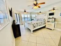 Enjoy Amazing Gulf Front Views and Free Beach Service! - Scenic