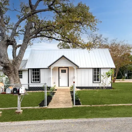 Charming Getaway in Comfort, TX - Relax, Recharge, Explore - Texas Wine Country