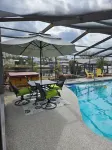 Waterfront Mid Century Cottage w/Pool and Spa- Close to beaches - Sleeps 9 - プール