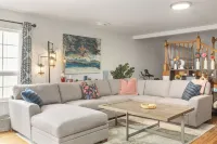 The Cozy Blue House, with AC Units in Summer Hotels in Mount Vernon