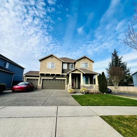 BRIGHT &  SPACIOUS MODERN HOUSE WITH GORGEOUS LANDSCAPE + ACSEATTLE Отели в г. Кент